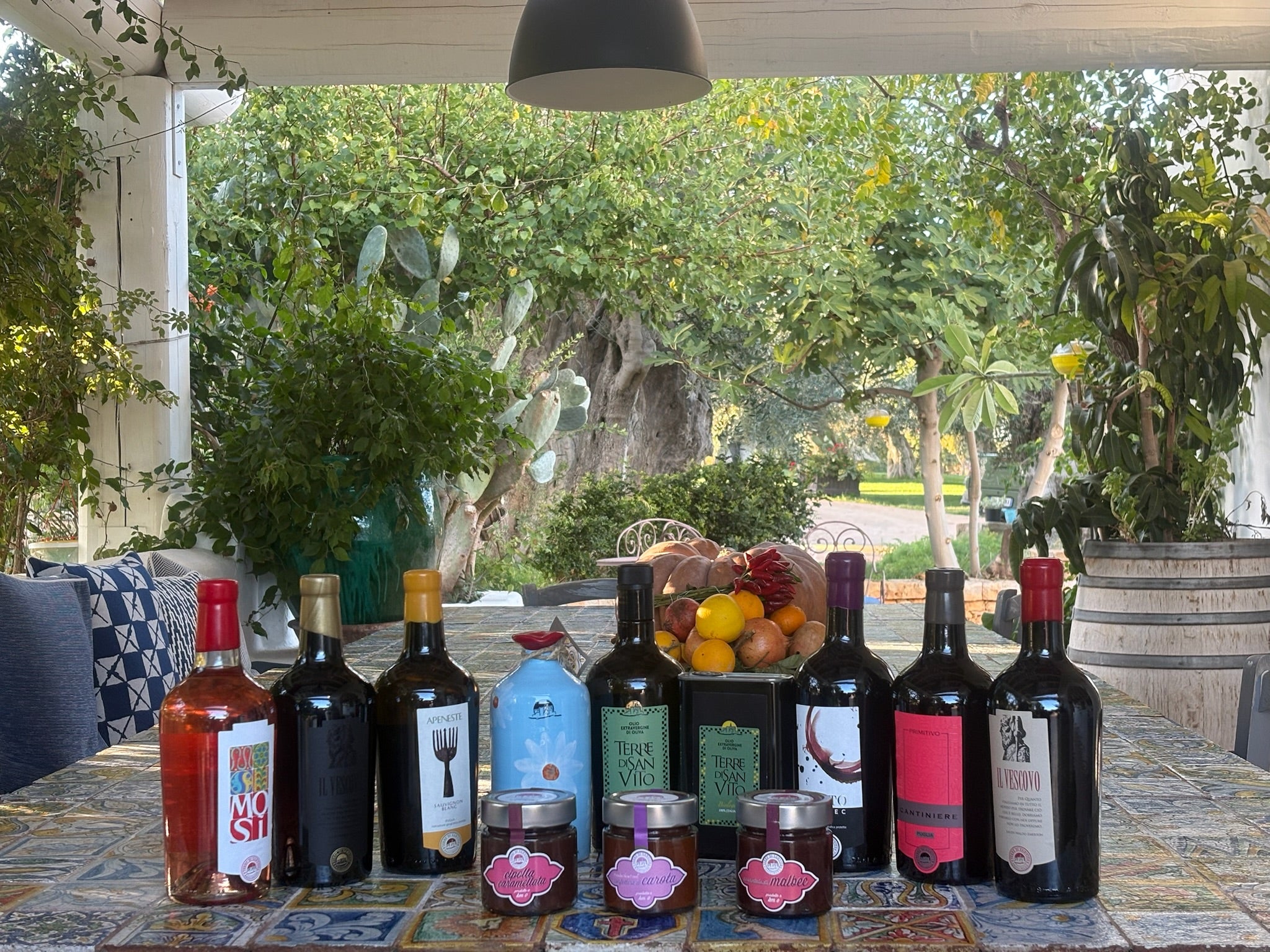 The Completo - The Ultimate Wine & Food Gift Set.